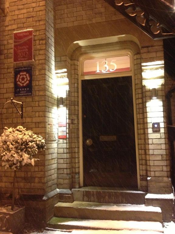 Bishops Guest Accommodation Йорк Екстериор снимка